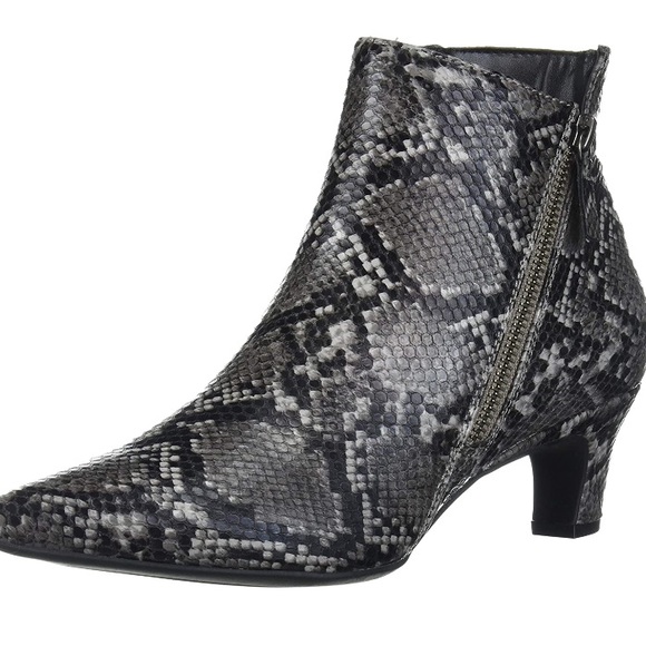Snake print boot - Picture 2 of 7